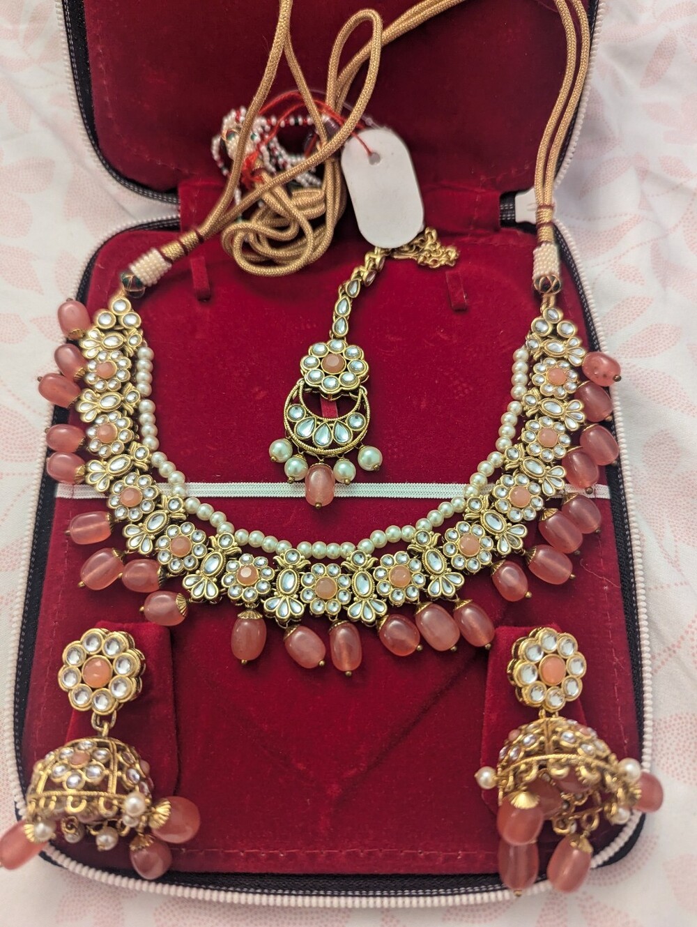 Kundan Necklace Set in Gajri Color and Gold